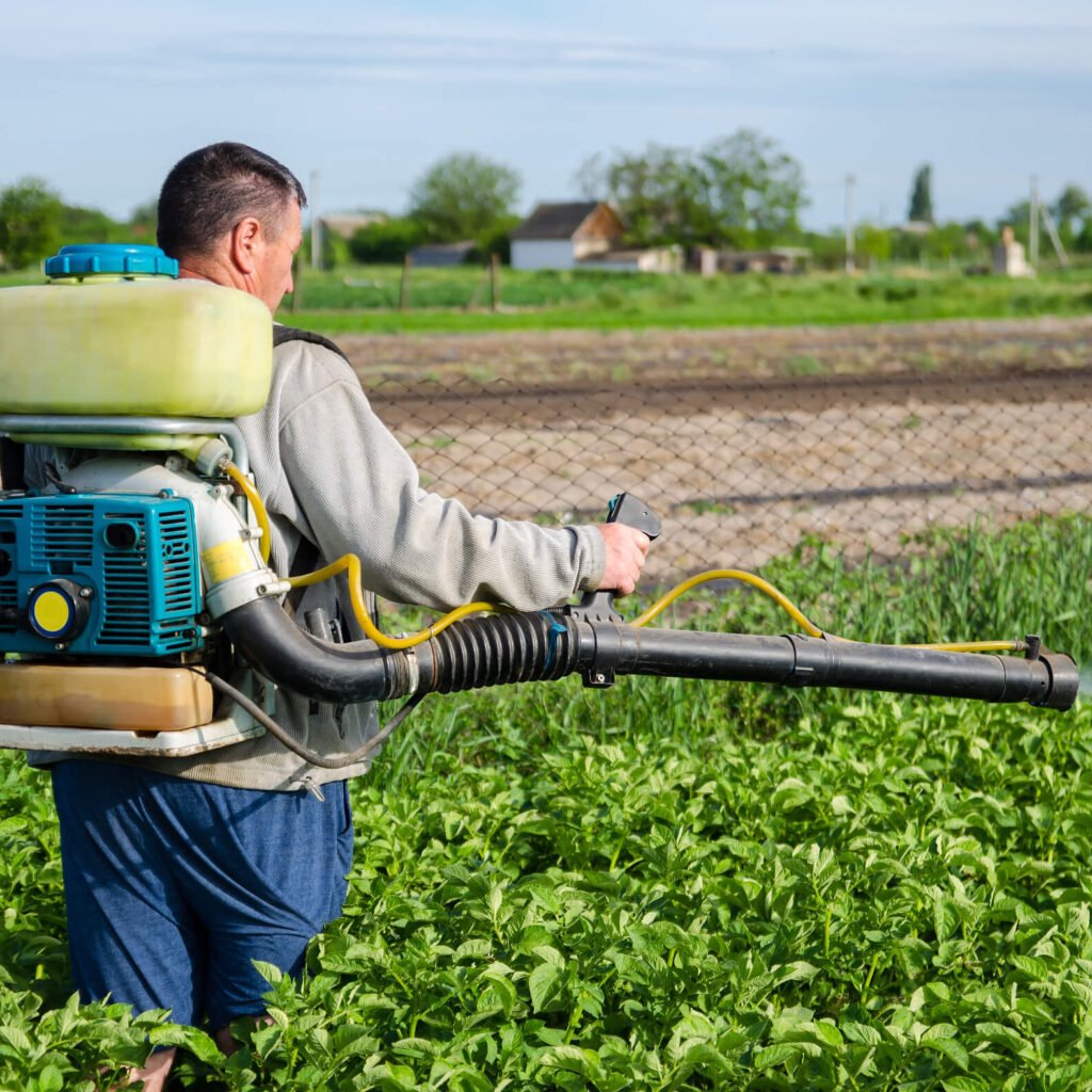 A Farmer Sprays Chemicals On A Potato Plantation F B72SXMZ 1024x1024